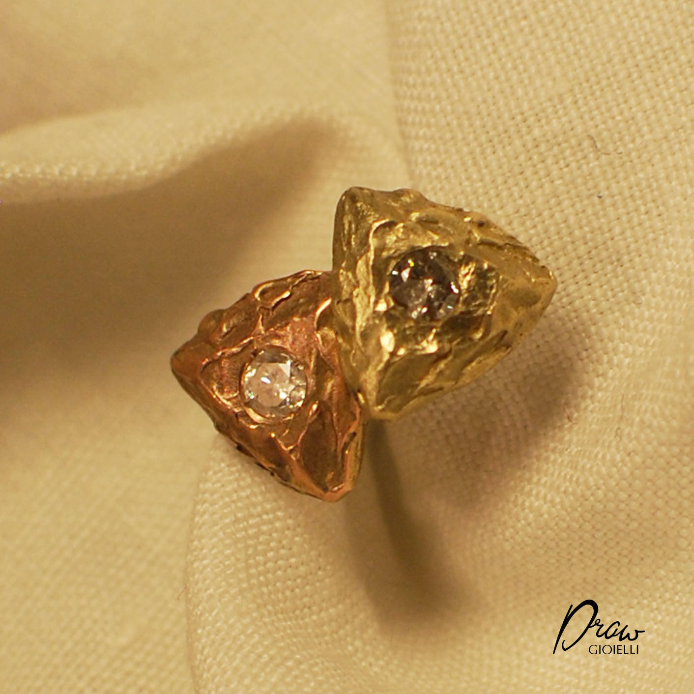 Orecchini triangolo diamanti in oro