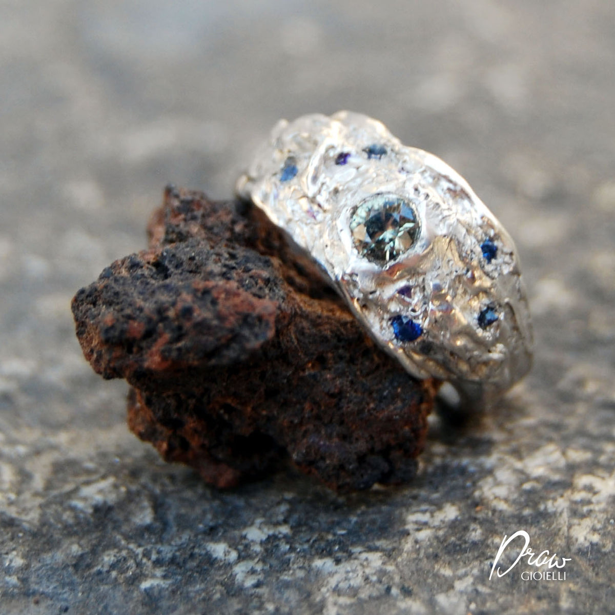 Anello zaffiri